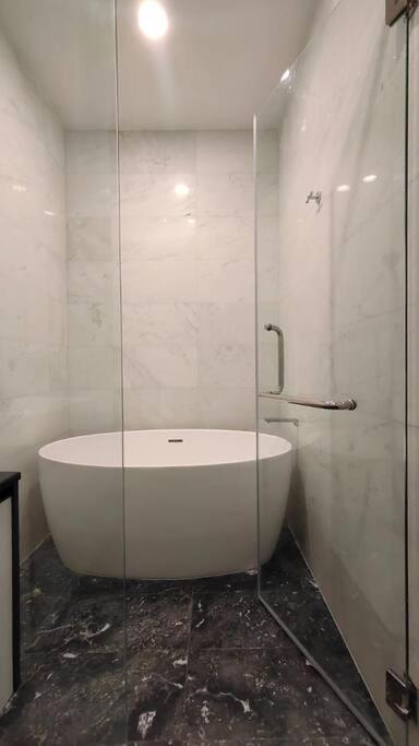 Pangsapuri Modern 3min Klcc 2br 1-5pax Royce By Fantasy Kuala Lumpur